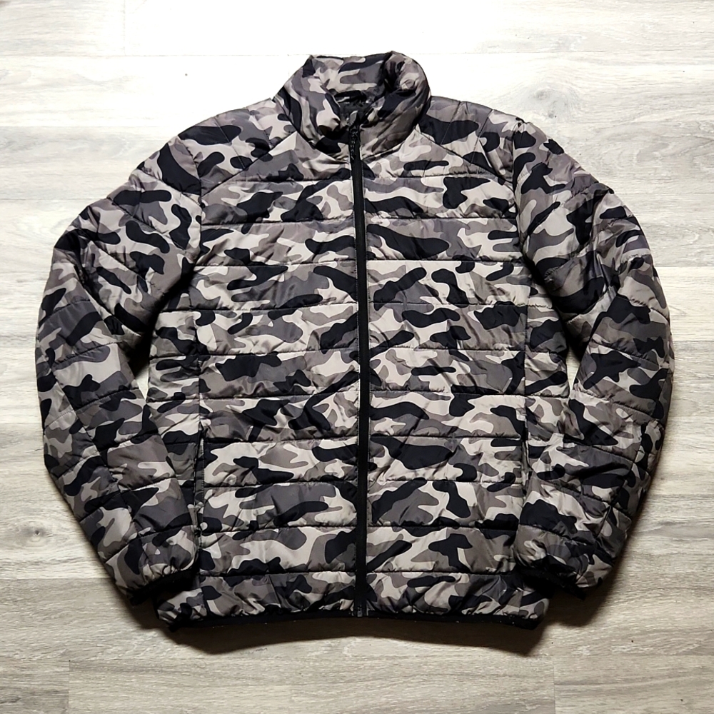 Men's Winter/Fall Camo Puffer Winter Jacket Size Medium Black Gray Size Medium